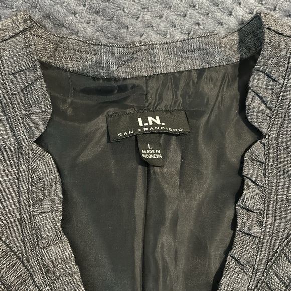 Stylish NWOT Charcoal Grey Modern Structured Cropped Blazer - Picture 2 of 11